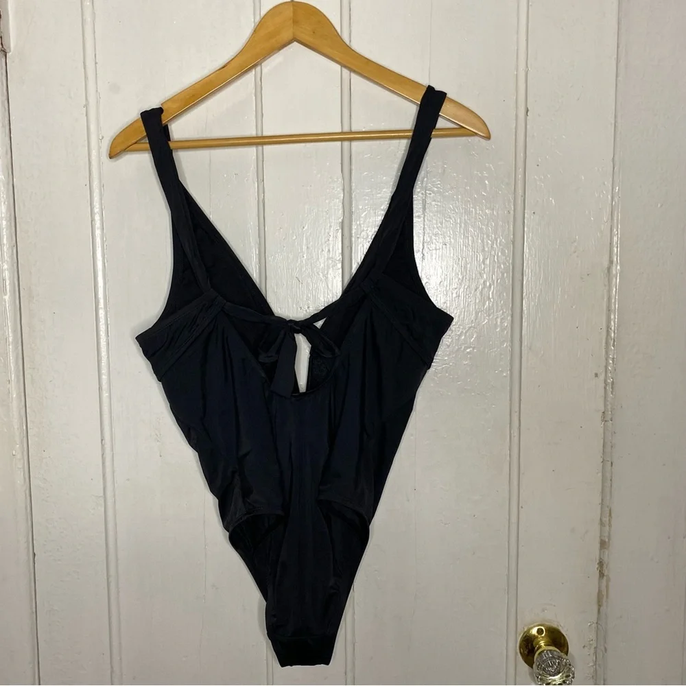 NWT Shade & Shore size M : black plunge full coverage tummy control bow swimsuit